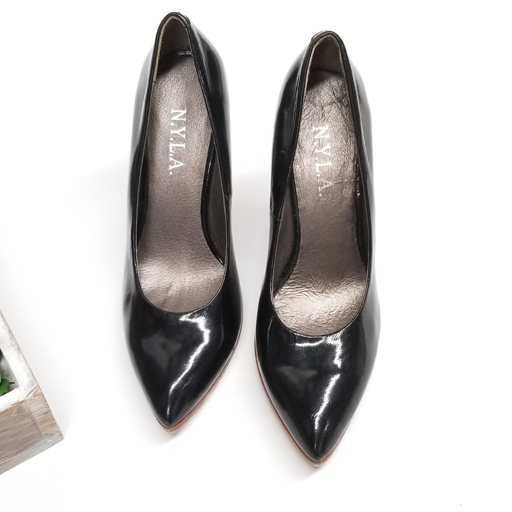NYLA Sharlene Black Pumps - Picture 3 of 7